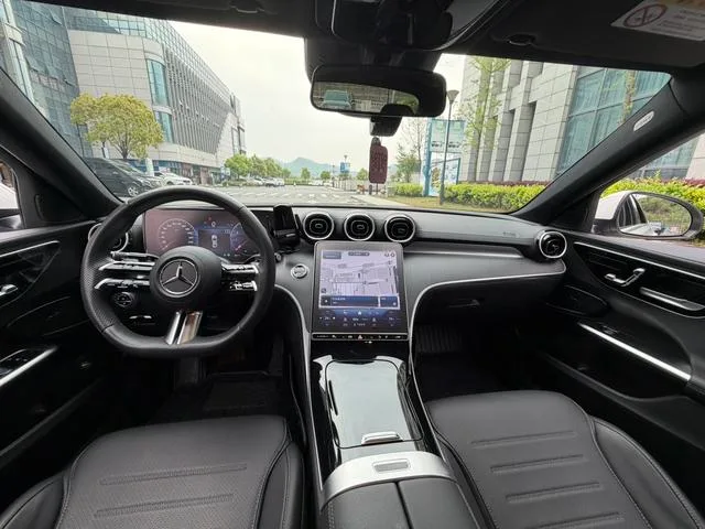 Mercedes-Benz C-Class 2024 C 200 L Sports version interior photo 9 Mercedes-Benz C-Class 2024 C 200 L Sports version interior photo 9