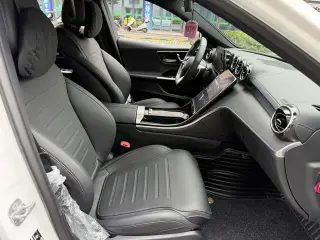 Mercedes-Benz C-Class 2024 C 200 L Sports version interior photo 10 Mercedes-Benz C-Class 2024 C 200 L Sports version interior photo 10