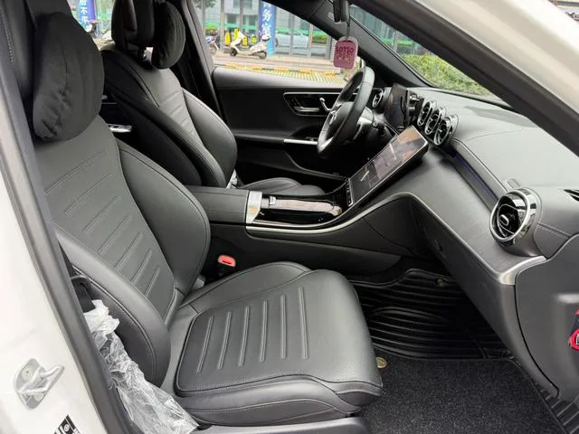 Mercedes-Benz C-Class 2024 C 200 L Sports version interior photo 10 Mercedes-Benz C-Class 2024 C 200 L Sports version interior photo 10