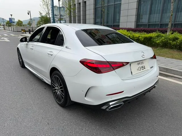 Mercedes-Benz C-Class 2024 C 200 L Sports version interior photo 12 Mercedes-Benz C-Class 2024 C 200 L Sports version interior photo 12