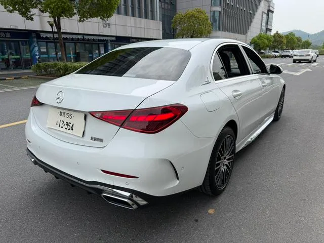 Mercedes-Benz C-Class 2024 C 200 L Sports version interior photo 14 Mercedes-Benz C-Class 2024 C 200 L Sports version interior photo 14