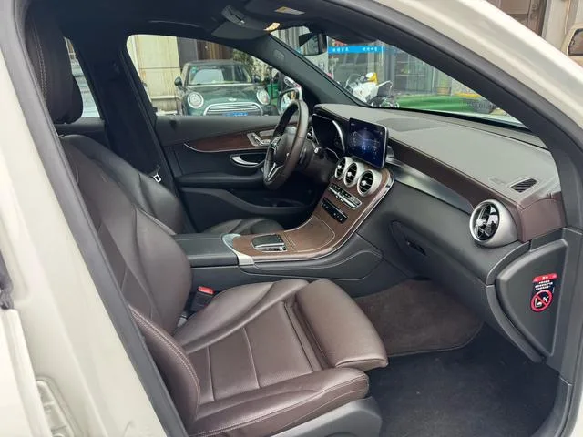 Mercedes-Benz GLC 2021 GLC 300 L 4MATIC Type dynamique extérieur photo 9 Mercedes-Benz GLC 2021 GLC 300 L 4MATIC Type dynamique extérieur photo 9