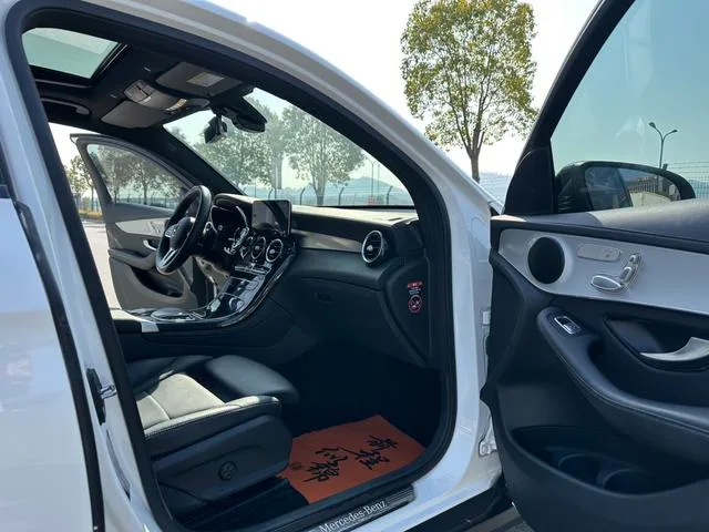 Mercedes-Benz GLC Coupe 2021 GLC 260 4MATIC Coupé SUV extérieur photo 9 Mercedes-Benz GLC Coupe 2021 GLC 260 4MATIC Coupé SUV extérieur photo 9
