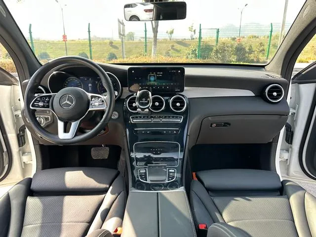 Mercedes-Benz GLC Coupe 2021 GLC 260 4MATIC Coupé SUV intérieur photo 11 Mercedes-Benz GLC Coupe 2021 GLC 260 4MATIC Coupé SUV intérieur photo 11