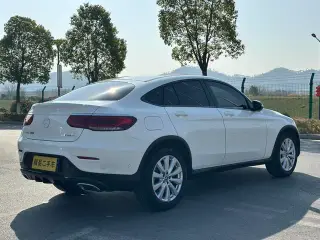 Mercedes-Benz GLC Coupe 2021 GLC 260 4MATIC Coupé SUV intérieur photo 15 Mercedes-Benz GLC Coupe 2021 GLC 260 4MATIC Coupé SUV intérieur photo 15