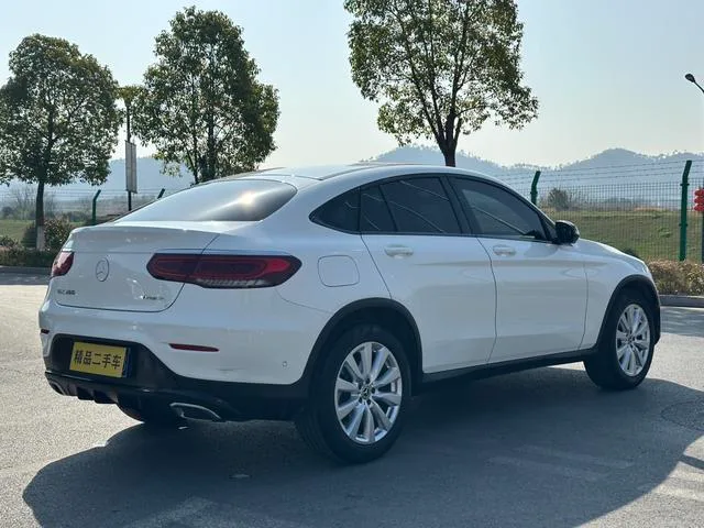 Mercedes-Benz GLC Coupe 2021 GLC 260 4MATIC Coupé SUV intérieur photo 15 Mercedes-Benz GLC Coupe 2021 GLC 260 4MATIC Coupé SUV intérieur photo 15
