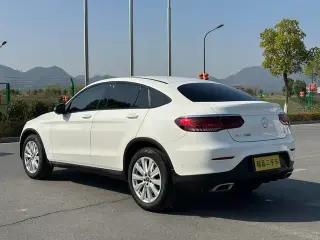 Mercedes-Benz GLC Coupe 2021 GLC 260 4MATIC Coupé SUV intérieur photo 16 Mercedes-Benz GLC Coupe 2021 GLC 260 4MATIC Coupé SUV intérieur photo 16
