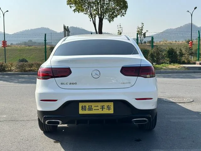 Mercedes-Benz GLC Coupe 2021 GLC 260 4MATIC Coupé SUV intérieur photo 17 Mercedes-Benz GLC Coupe 2021 GLC 260 4MATIC Coupé SUV intérieur photo 17
