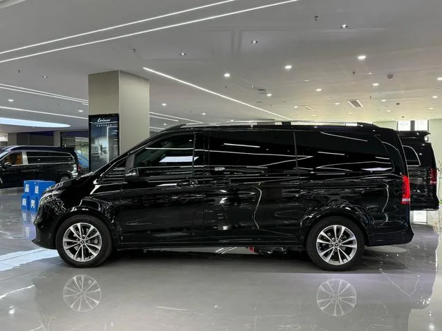 Mercedes-Benz V-Class 2022 V 260 Versión piloto exterior foto 3 Mercedes-Benz V-Class 2022 V 260 Versión piloto exterior foto 3