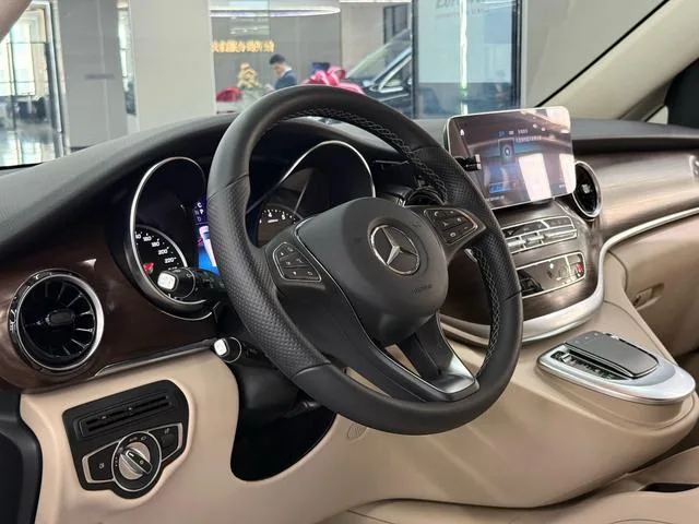 Mercedes-Benz V-Class 2022 V 260 Versión piloto exterior foto 5 Mercedes-Benz V-Class 2022 V 260 Versión piloto exterior foto 5