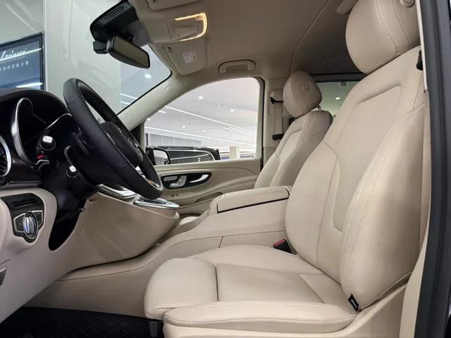 Mercedes-Benz V-Class 2022 V 260 Versión piloto interior foto 11 Mercedes-Benz V-Class 2022 V 260 Versión piloto interior foto 11