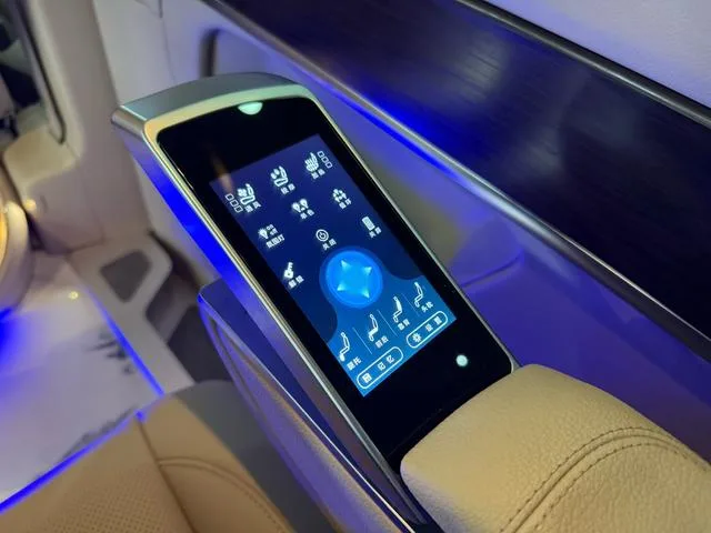 Mercedes-Benz V-Class 2022 V 260 Versión piloto interior foto 14 Mercedes-Benz V-Class 2022 V 260 Versión piloto interior foto 14