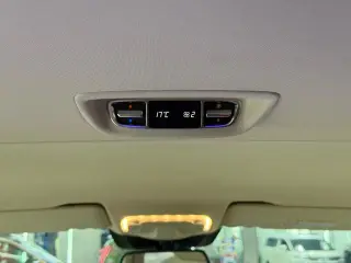Mercedes-Benz V-Class 2022 V 260 Versión piloto interior foto 15 Mercedes-Benz V-Class 2022 V 260 Versión piloto interior foto 15