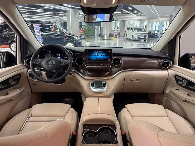 Mercedes-Benz V-Class 2022 V 260 Versión piloto interior foto 18 Mercedes-Benz V-Class 2022 V 260 Versión piloto interior foto 18