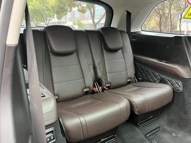 Mercedes-Benz GLS 2021 GLS 450 4MATIC Fashionable interior photo 13 Mercedes-Benz GLS 2021 GLS 450 4MATIC Fashionable interior photo 13