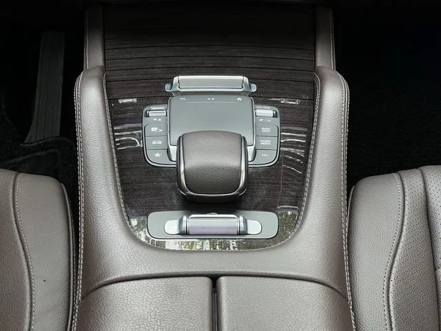 Mercedes-Benz GLS 2021 GLS 450 4MATIC Fashionable interior photo 18 Mercedes-Benz GLS 2021 GLS 450 4MATIC Fashionable interior photo 18