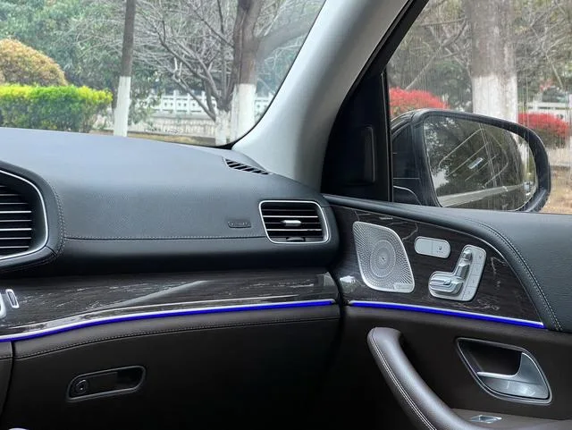 Mercedes-Benz GLS 2021 GLS 450 4MATIC Fashionable interior photo 19 Mercedes-Benz GLS 2021 GLS 450 4MATIC Fashionable interior photo 19
