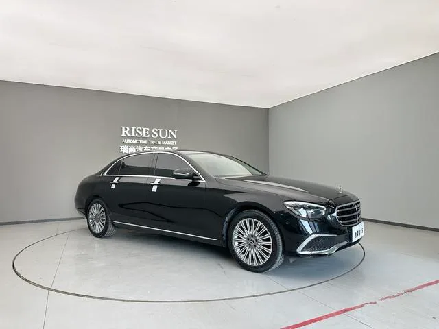 Mercedes-Benz E-Class 2023 E 300 L De lujo Coche exterior foto 3 Mercedes-Benz E-Class 2023 E 300 L De lujo Coche exterior foto 3