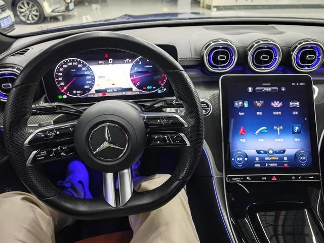 Mercedes-Benz C-Class 2022 C 260 L Sports version interior photo 16 Mercedes-Benz C-Class 2022 C 260 L Sports version interior photo 16