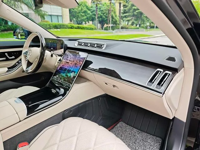 Mercedes-Benz Mercedes-Maybach S-Class 2025 S 480 4MATIC interior photo 12 Mercedes-Benz Mercedes-Maybach S-Class 2025 S 480 4MATIC interior photo 12