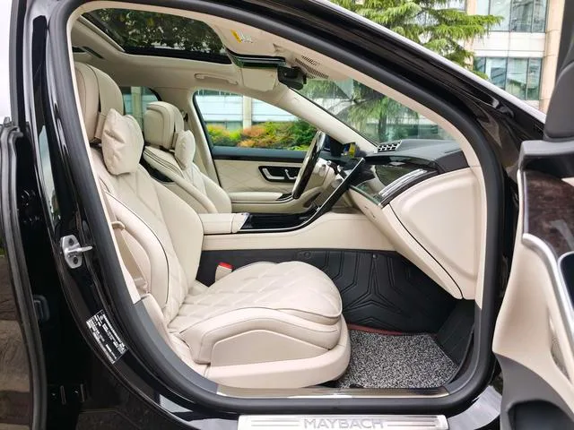 Mercedes-Benz Mercedes-Maybach S-Class 2025 S 480 4MATIC interior photo 13 Mercedes-Benz Mercedes-Maybach S-Class 2025 S 480 4MATIC interior photo 13