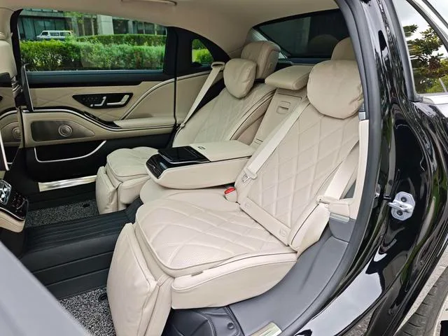 Mercedes-Benz Mercedes-Maybach S-Class 2025 S 480 4MATIC interior photo 16 Mercedes-Benz Mercedes-Maybach S-Class 2025 S 480 4MATIC interior photo 16