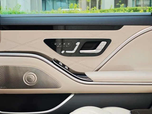 Mercedes-Benz Mercedes-Maybach S-Class 2025 S 480 4MATIC interior photo 20 Mercedes-Benz Mercedes-Maybach S-Class 2025 S 480 4MATIC interior photo 20