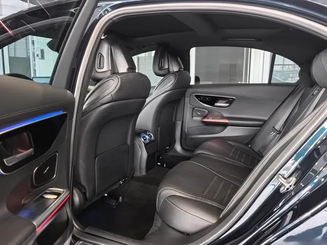 Mercedes-Benz C-Class 2022 C 260 L Versión deportiva interior foto 9 Mercedes-Benz C-Class 2022 C 260 L Versión deportiva interior foto 9