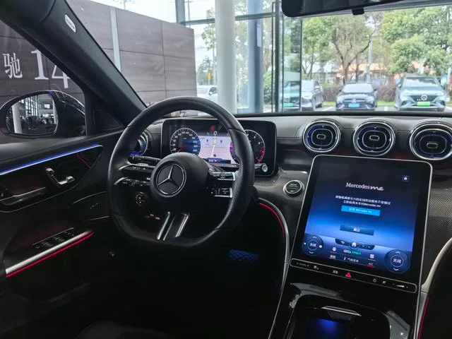 Mercedes-Benz C-Class 2022 C 260 L Versión deportiva interior foto 10 Mercedes-Benz C-Class 2022 C 260 L Versión deportiva interior foto 10