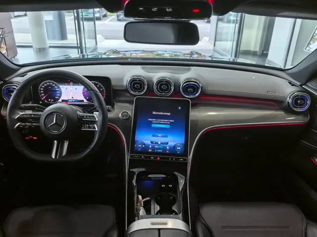 Mercedes-Benz C-Class 2022 C 260 L Versión deportiva interior foto 11 Mercedes-Benz C-Class 2022 C 260 L Versión deportiva interior foto 11