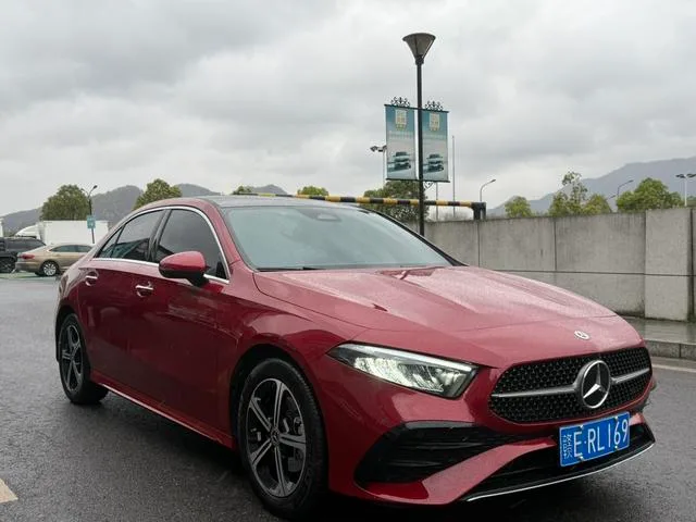 Mercedes-Benz A-Class 2023 A 200 L Sport Sedan Fashion Edition exterior photo 3 Mercedes-Benz A-Class 2023 A 200 L Sport Sedan Fashion Edition exterior photo 3