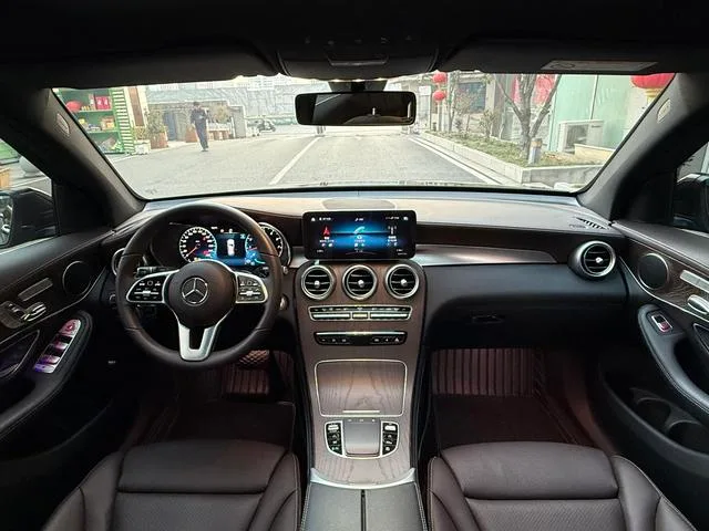 Mercedes-Benz GLC 2021 GLC 260 L 4MATIC Type de luxe intérieur photo 12 Mercedes-Benz GLC 2021 GLC 260 L 4MATIC Type de luxe intérieur photo 12