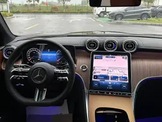 Mercedes-Benz GLC 2024 GLC 300 L 4MATIC Dynamic 5 seat interior photo 12 Mercedes-Benz GLC 2024 GLC 300 L 4MATIC Dynamic 5 seat interior photo 12