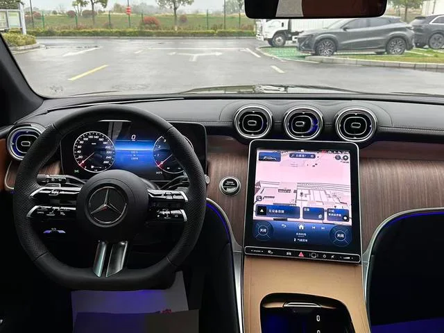 Mercedes-Benz GLC 2024 GLC 300 L 4MATIC Dynamic 5 seat interior photo 12 Mercedes-Benz GLC 2024 GLC 300 L 4MATIC Dynamic 5 seat interior photo 12