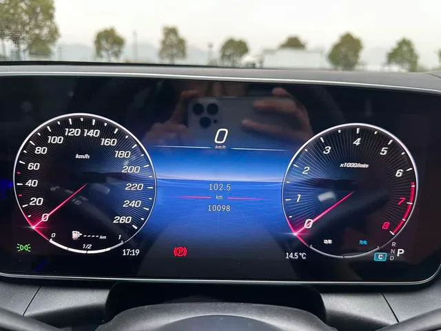 Mercedes-Benz GLC 2024 GLC 300 L 4MATIC Dynamic 5 seat interior photo 15 Mercedes-Benz GLC 2024 GLC 300 L 4MATIC Dynamic 5 seat interior photo 15