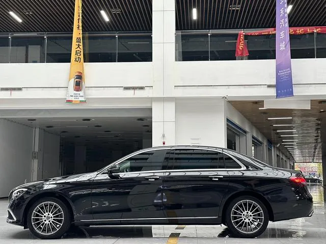 Mercedes-Benz E-Class 2023 E 260 L Coche exterior foto 6 Mercedes-Benz E-Class 2023 E 260 L Coche exterior foto 6