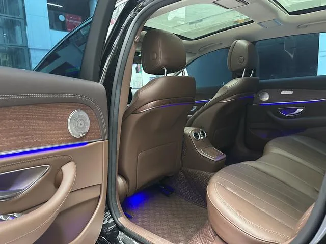 Mercedes-Benz E-Class 2023 E 260 L Coche interior foto 11 Mercedes-Benz E-Class 2023 E 260 L Coche interior foto 11