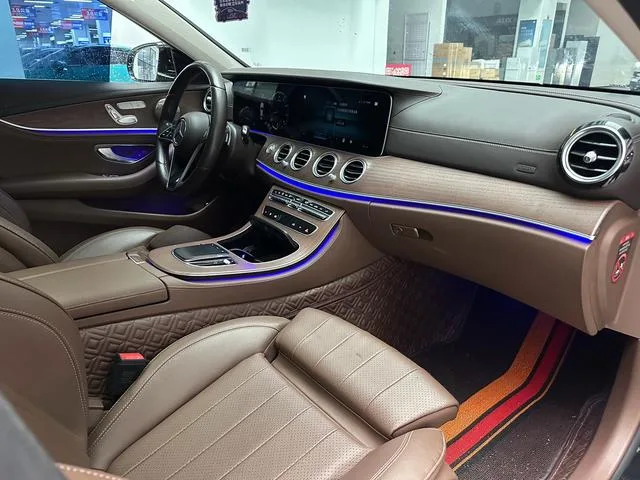 Mercedes-Benz E-Class 2023 E 260 L Coche interior foto 15 Mercedes-Benz E-Class 2023 E 260 L Coche interior foto 15