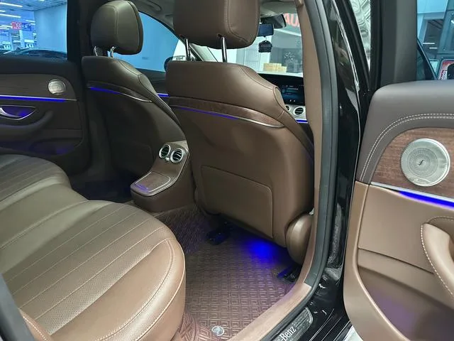 Mercedes-Benz E-Class 2023 E 260 L Coche interior foto 16 Mercedes-Benz E-Class 2023 E 260 L Coche interior foto 16