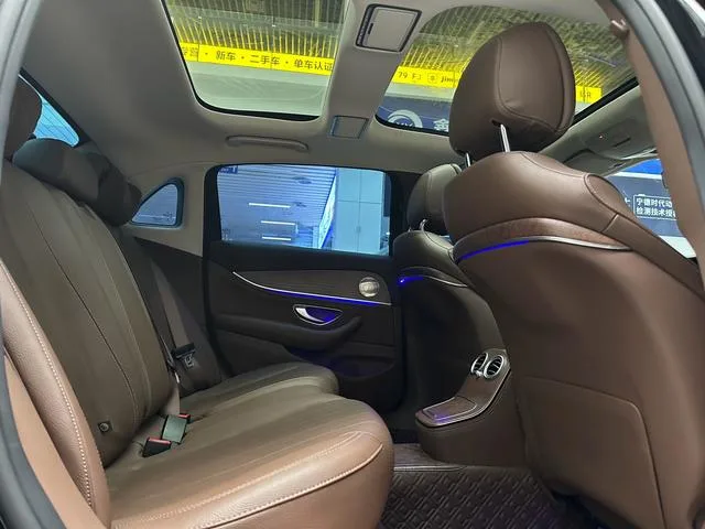 Mercedes-Benz E-Class 2023 E 260 L Coche interior foto 17 Mercedes-Benz E-Class 2023 E 260 L Coche interior foto 17