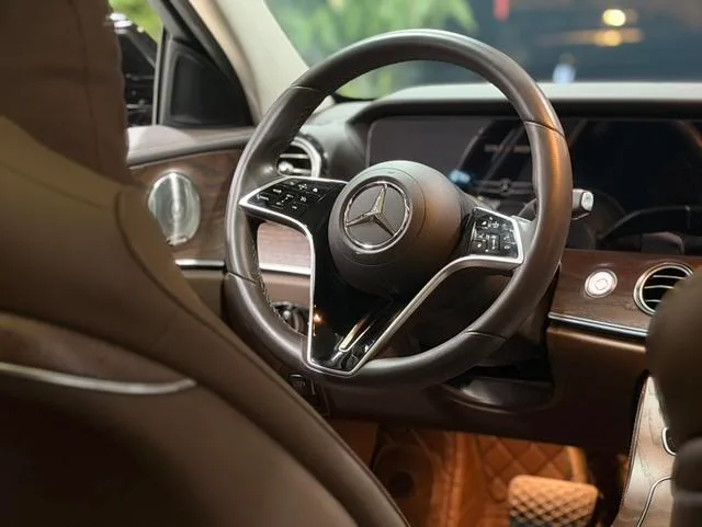 Mercedes-Benz E-Class 2023 E 300 L Luxury type Passenger car interior photo 7 Mercedes-Benz E-Class 2023 E 300 L Luxury type Passenger car interior photo 7