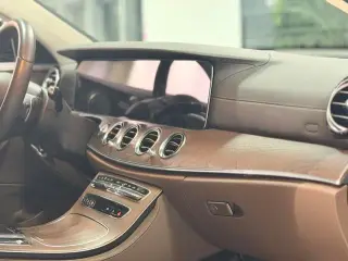 Mercedes-Benz E-Class 2023 E 300 L Luxury type Passenger car interior photo 8 Mercedes-Benz E-Class 2023 E 300 L Luxury type Passenger car interior photo 8