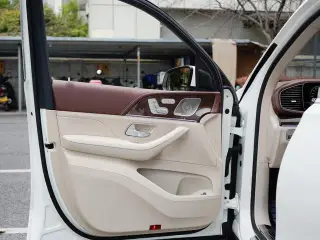 Mercedes-Benz Maybach GLS 2022 GLS 480 4MATIC interior foto 13 Mercedes-Benz Maybach GLS 2022 GLS 480 4MATIC interior foto 13