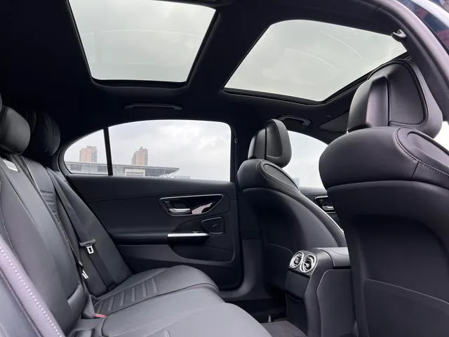 Mercedes-Benz C-Class 2022 Restyling C 260 L Sports version interior photo 13 Mercedes-Benz C-Class 2022 Restyling C 260 L Sports version interior photo 13