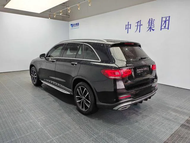 Mercedes-Benz GLC 2021 GLC 260 L 4MATIC Luxury type exterior photo 4 Mercedes-Benz GLC 2021 GLC 260 L 4MATIC Luxury type exterior photo 4