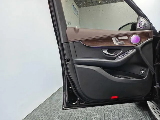 Mercedes-Benz GLC 2021 GLC 260 L 4MATIC Luxury type interior photo 13 Mercedes-Benz GLC 2021 GLC 260 L 4MATIC Luxury type interior photo 13