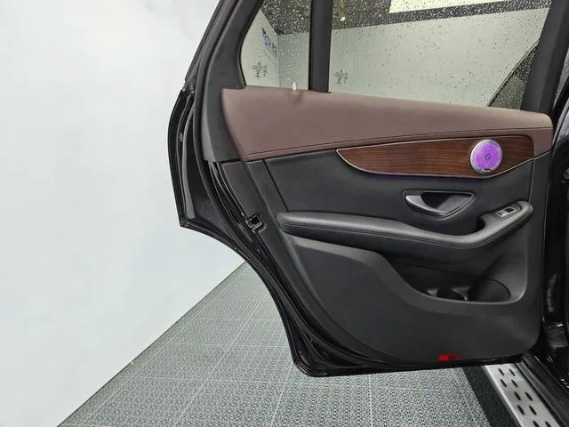 Mercedes-Benz GLC 2021 GLC 260 L 4MATIC Luxury type interior photo 14 Mercedes-Benz GLC 2021 GLC 260 L 4MATIC Luxury type interior photo 14