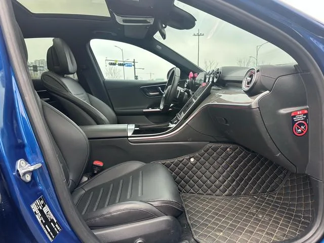 Mercedes-Benz C-Class 2022 C 260 L Versión deportiva interior foto 11 Mercedes-Benz C-Class 2022 C 260 L Versión deportiva interior foto 11