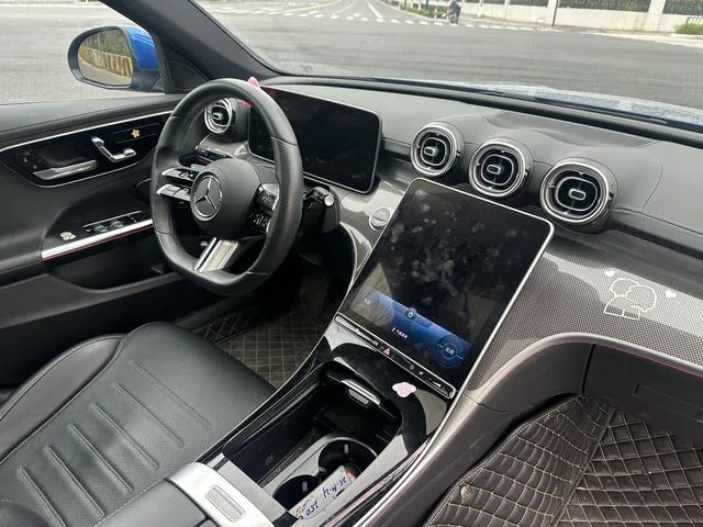 Mercedes-Benz C-Class 2022 C 260 L Versión deportiva interior foto 13 Mercedes-Benz C-Class 2022 C 260 L Versión deportiva interior foto 13