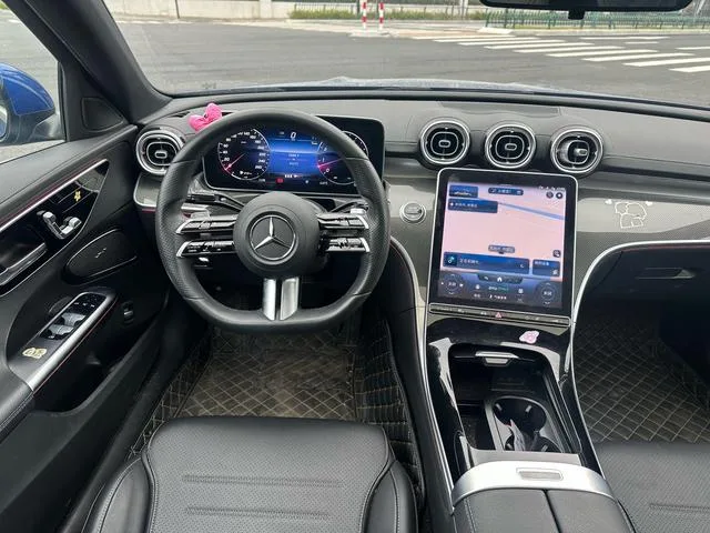 Mercedes-Benz C-Class 2022 C 260 L Versión deportiva interior foto 14 Mercedes-Benz C-Class 2022 C 260 L Versión deportiva interior foto 14